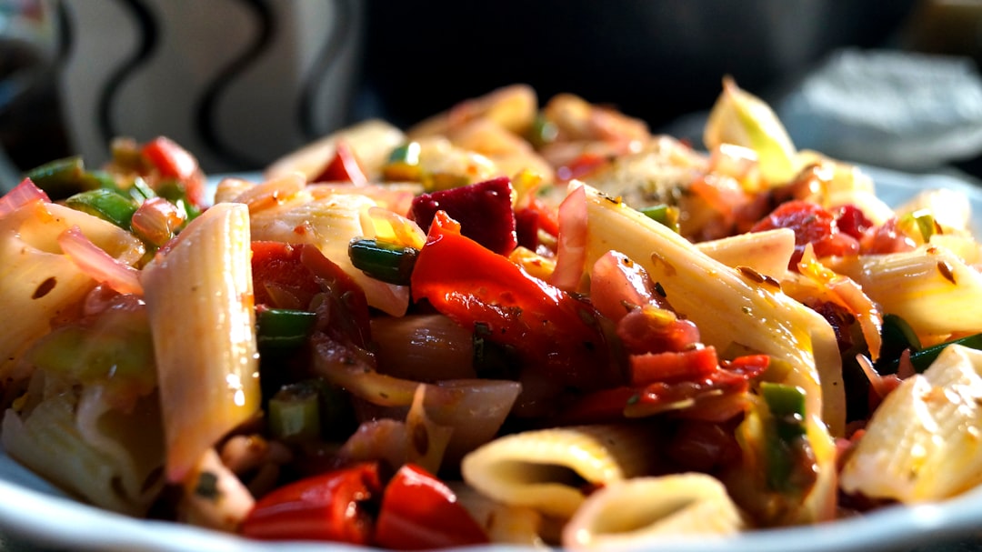 food-photography-of-cooked-pasta-with-slice-of-ehrbs-c3eswyvw3e4